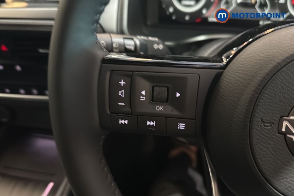 Nissan Qashqai Tekna Manual Petrol SUV - Stock Number (1683801) - 4th supplementary image