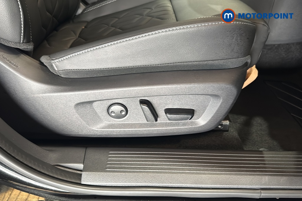 Nissan Qashqai Tekna Manual Petrol SUV - Stock Number (1683804) - 23rd supplementary image