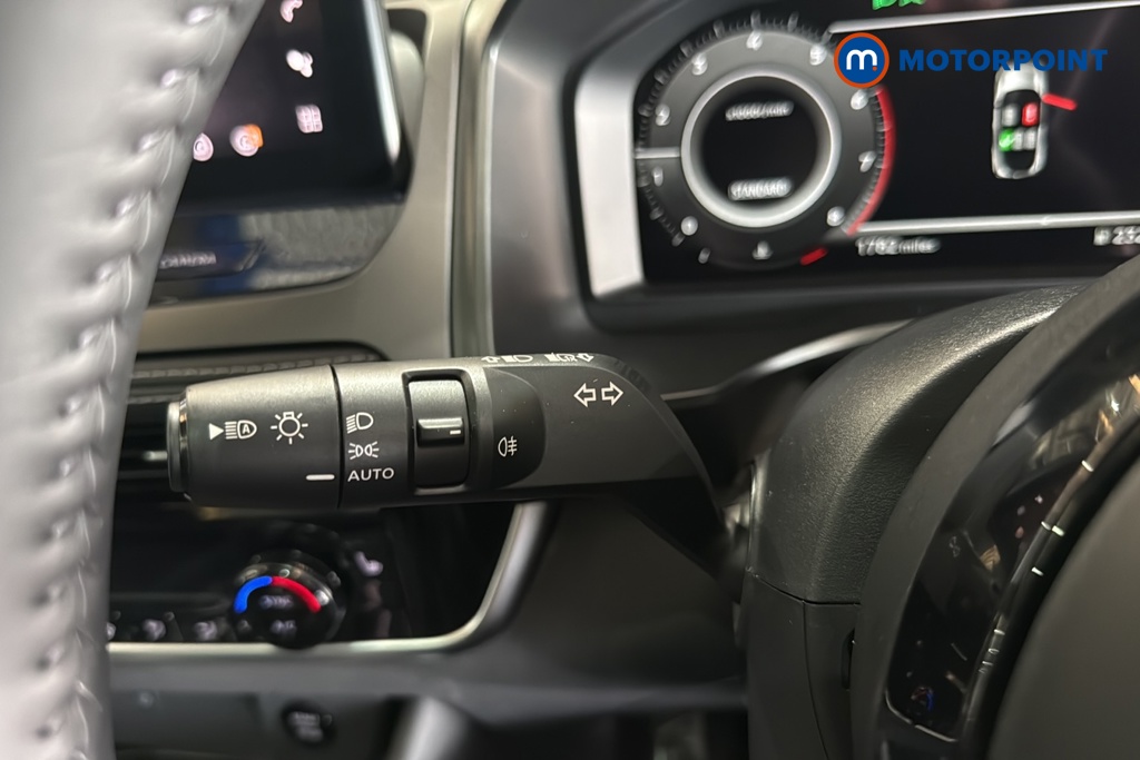 Nissan Qashqai Tekna Manual Petrol SUV - Stock Number (1683806) - 5th supplementary image