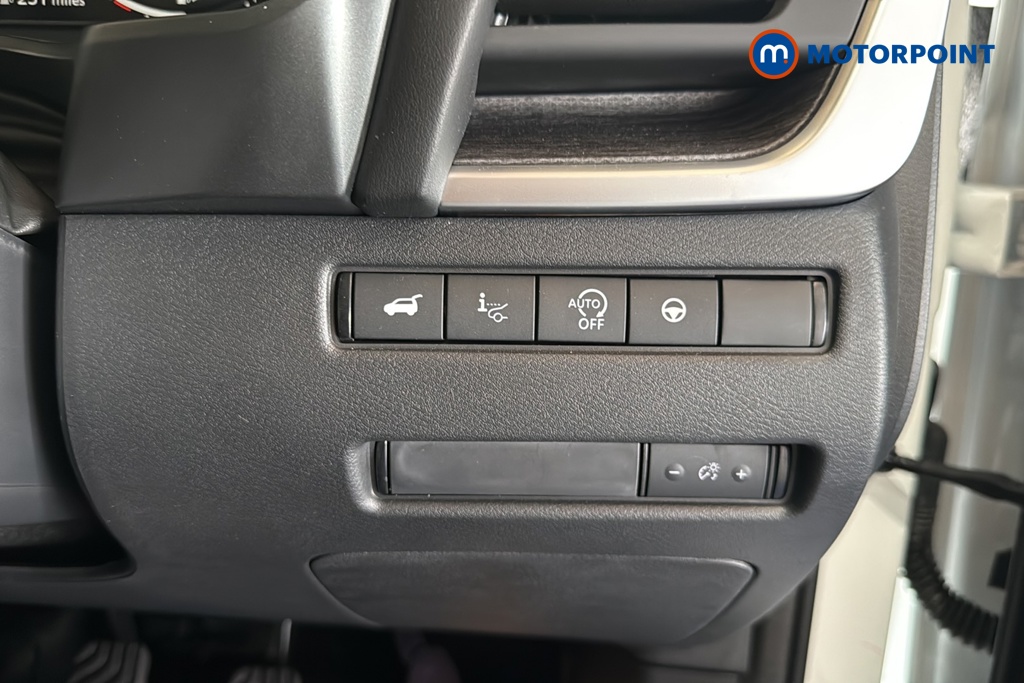 Nissan Qashqai Tekna Manual Petrol SUV - Stock Number (1683806) - 11th supplementary image