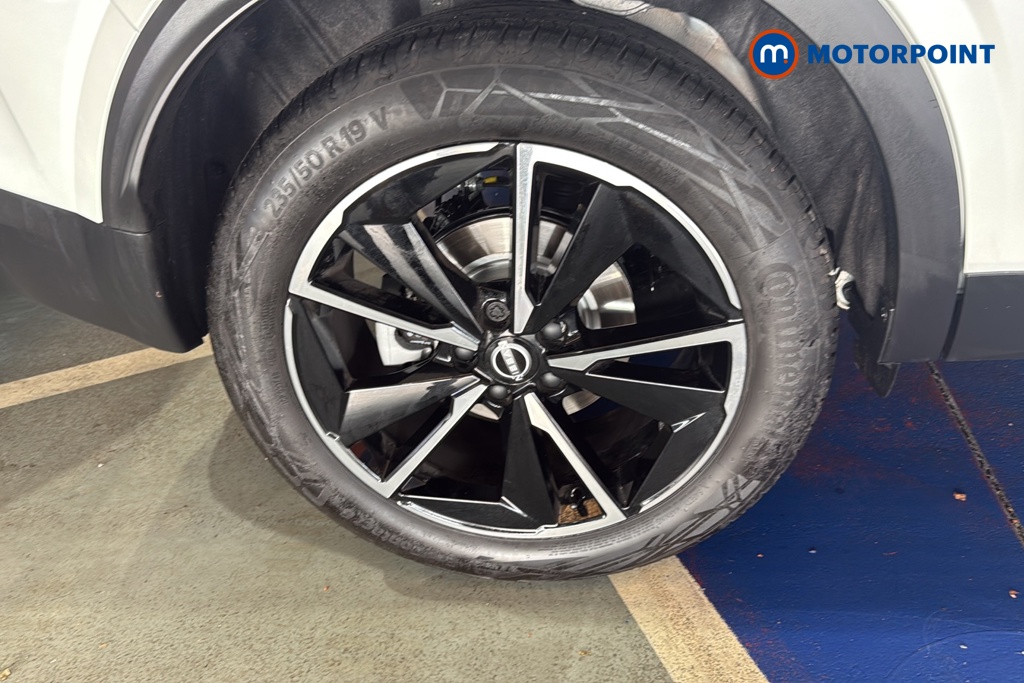 Nissan Qashqai Tekna Manual Petrol SUV - Stock Number (1683806) - 46th supplementary image