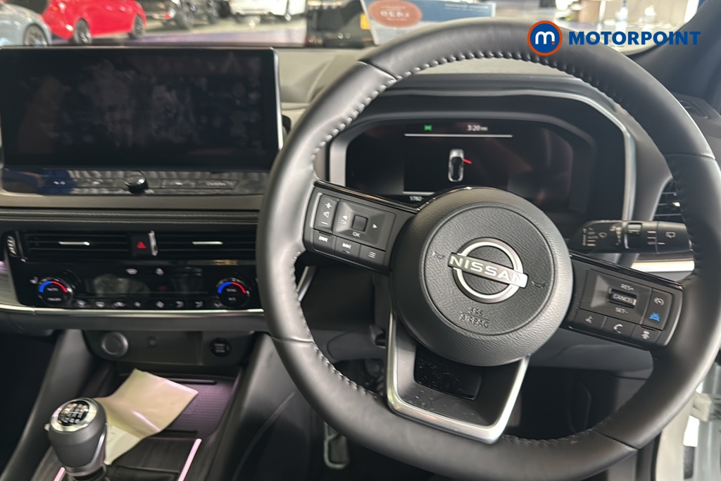 Nissan Qashqai Tekna Manual Petrol SUV - Stock Number (1683806) - 1st supplementary image
