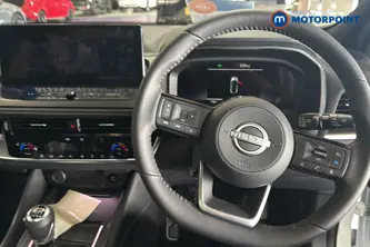 Nissan Qashqai Tekna Manual Petrol SUV - Stock Number (1683806) - 1st supplementary image