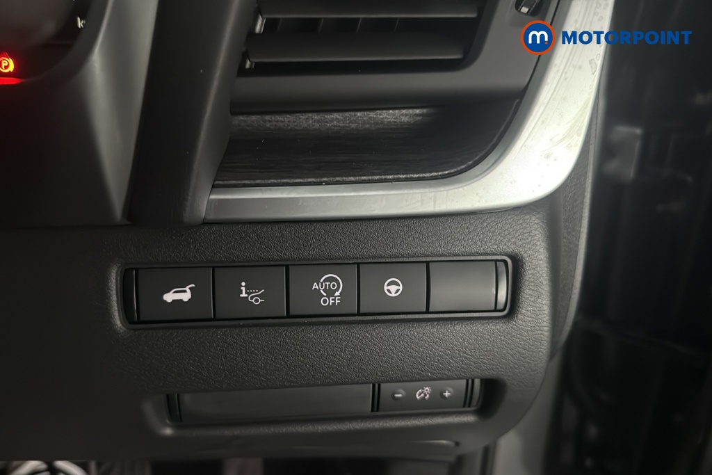 Nissan Qashqai Tekna Manual Petrol SUV - Stock Number (1683809) - 11th supplementary image