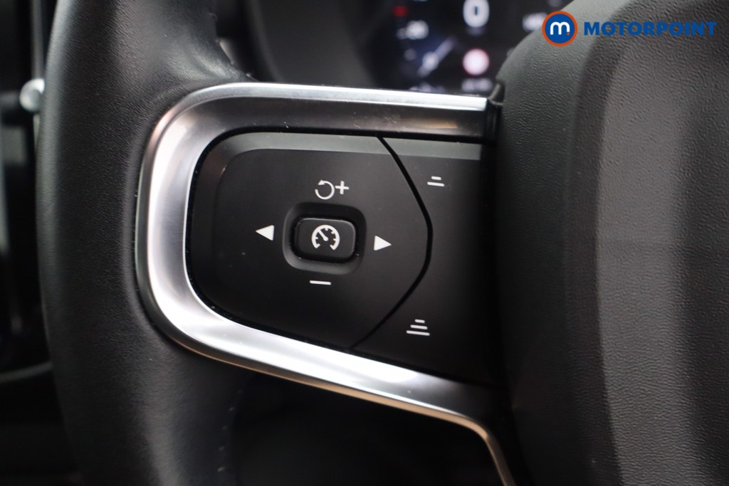 Volvo Xc40 Momentum Manual Petrol SUV - Stock Number (1684723) - 3rd supplementary image