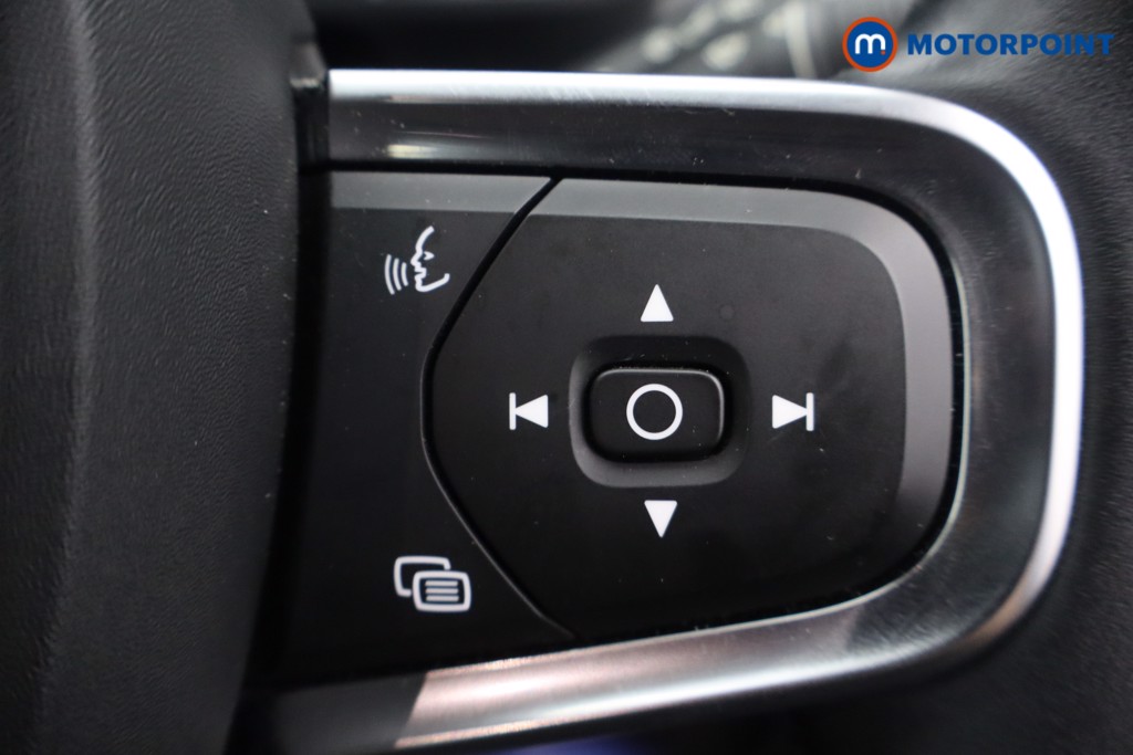 Volvo Xc40 Momentum Manual Petrol SUV - Stock Number (1684723) - 4th supplementary image