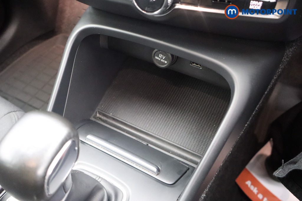 Volvo Xc40 Momentum Manual Petrol SUV - Stock Number (1684723) - 12th supplementary image