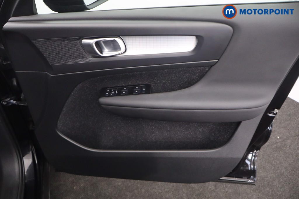Volvo Xc40 Momentum Manual Petrol SUV - Stock Number (1684723) - 23rd supplementary image
