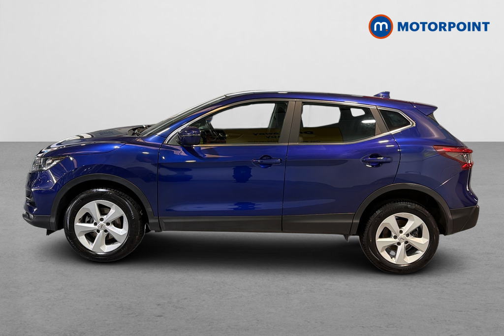 Nissan Qashqai Acenta Premium Manual Diesel SUV - Stock Number (1668727) - Drivers side