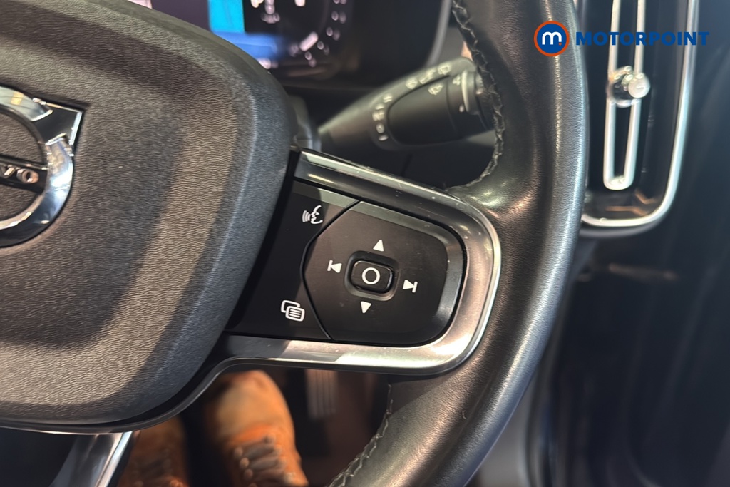 Volvo Xc40 Core Automatic Petrol SUV - Stock Number (1677644) - 3rd supplementary image