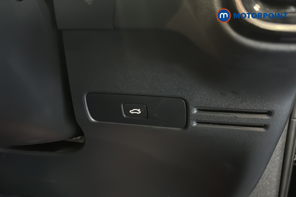 Volvo Xc40 Core Automatic Petrol SUV - Stock Number (1677644) - 11th supplementary image