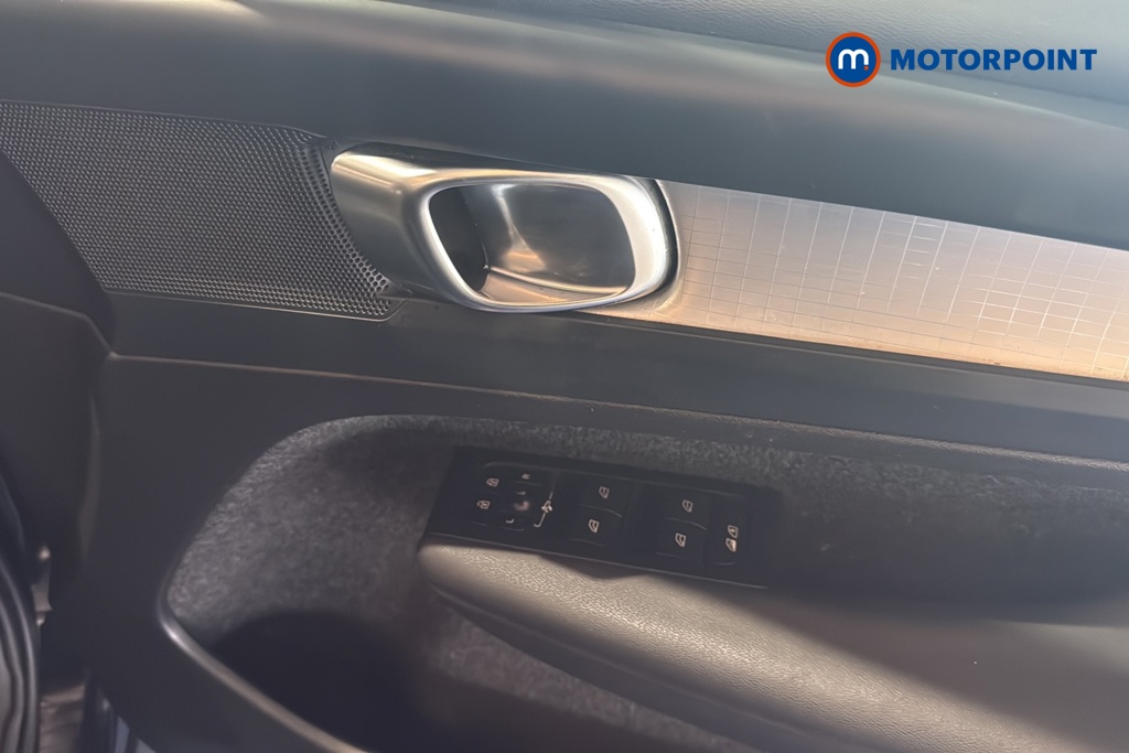 Volvo Xc40 Core Automatic Petrol SUV - Stock Number (1677644) - 19th supplementary image
