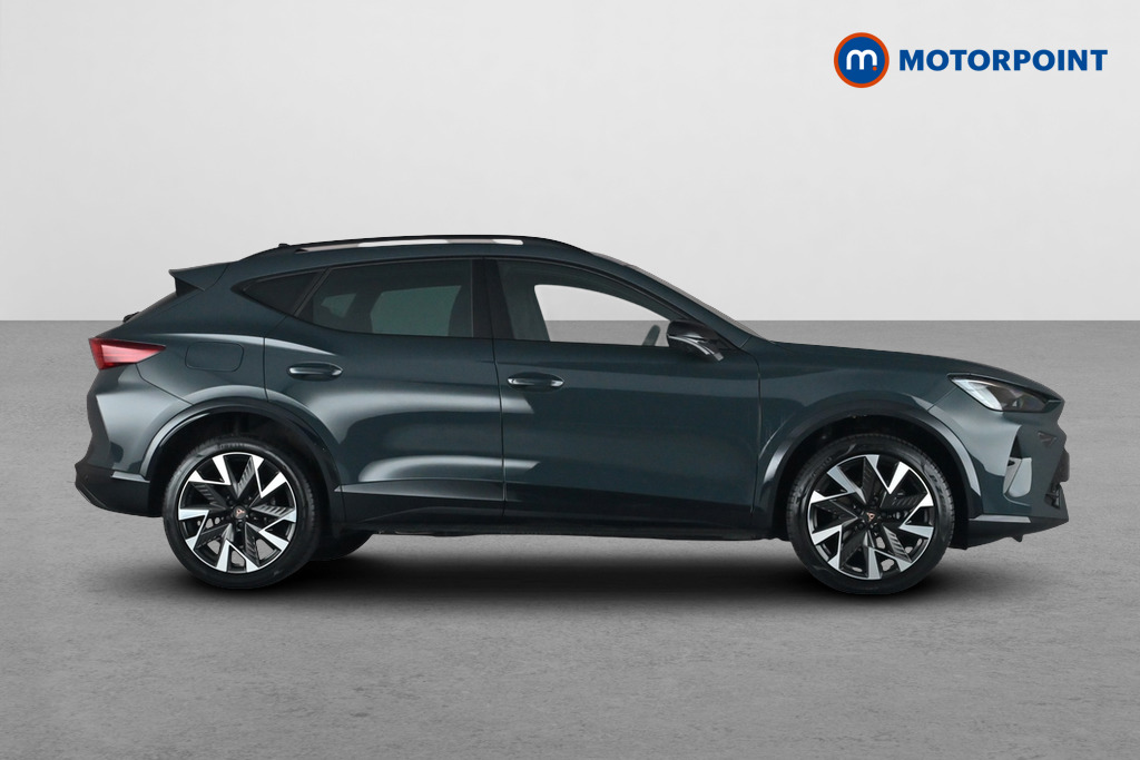 Volvo Xc40 Core Automatic Petrol SUV - Stock Number (1677644) - Passenger side