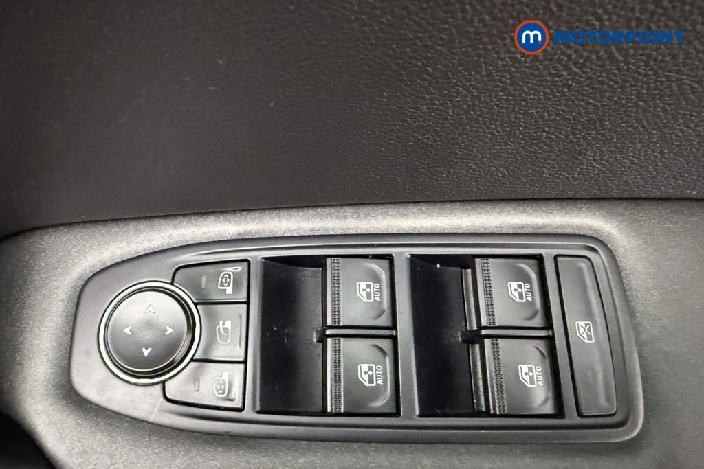 Renault Captur Iconic Manual Petrol SUV - Stock Number (1678396) - 19th supplementary image