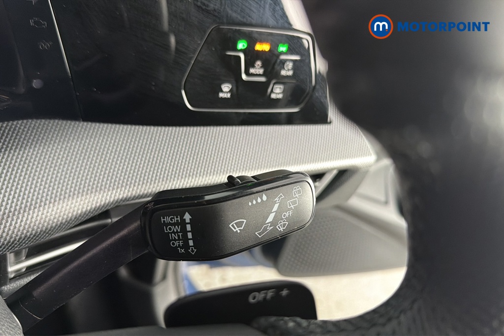 Volkswagen Golf R-Line Automatic Petrol Hatchback - Stock Number (1680210) - 6th supplementary image