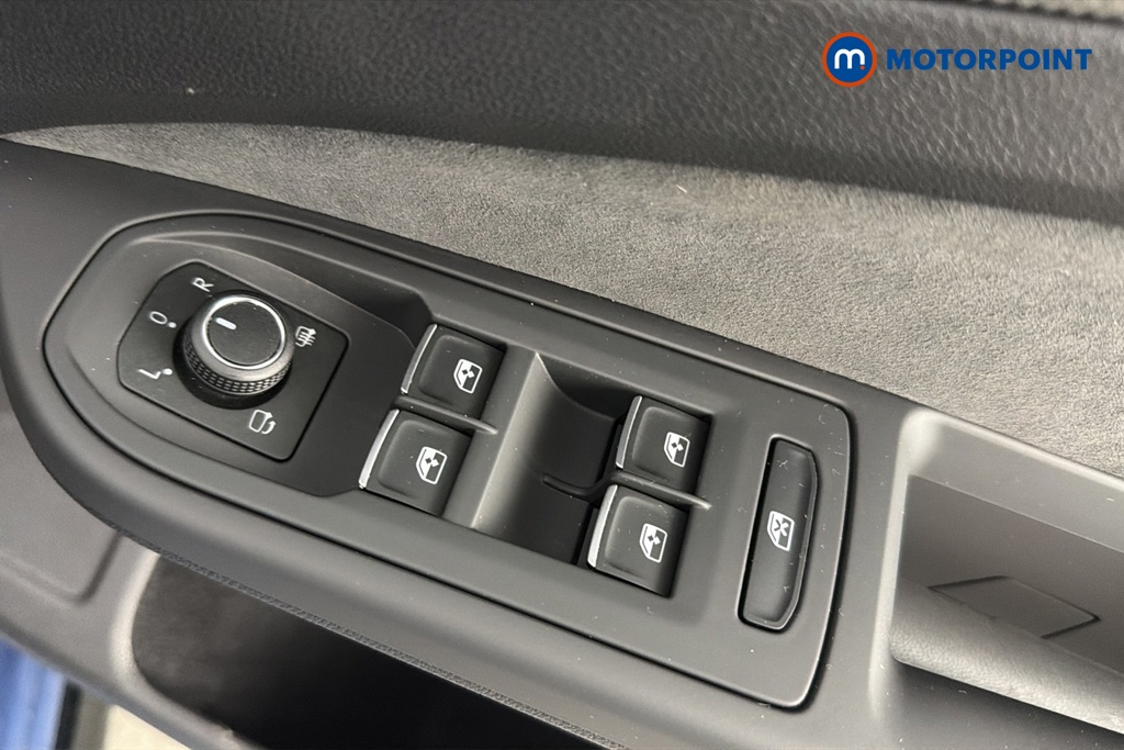 Volkswagen Golf R-Line Automatic Petrol Hatchback - Stock Number (1680210) - 19th supplementary image