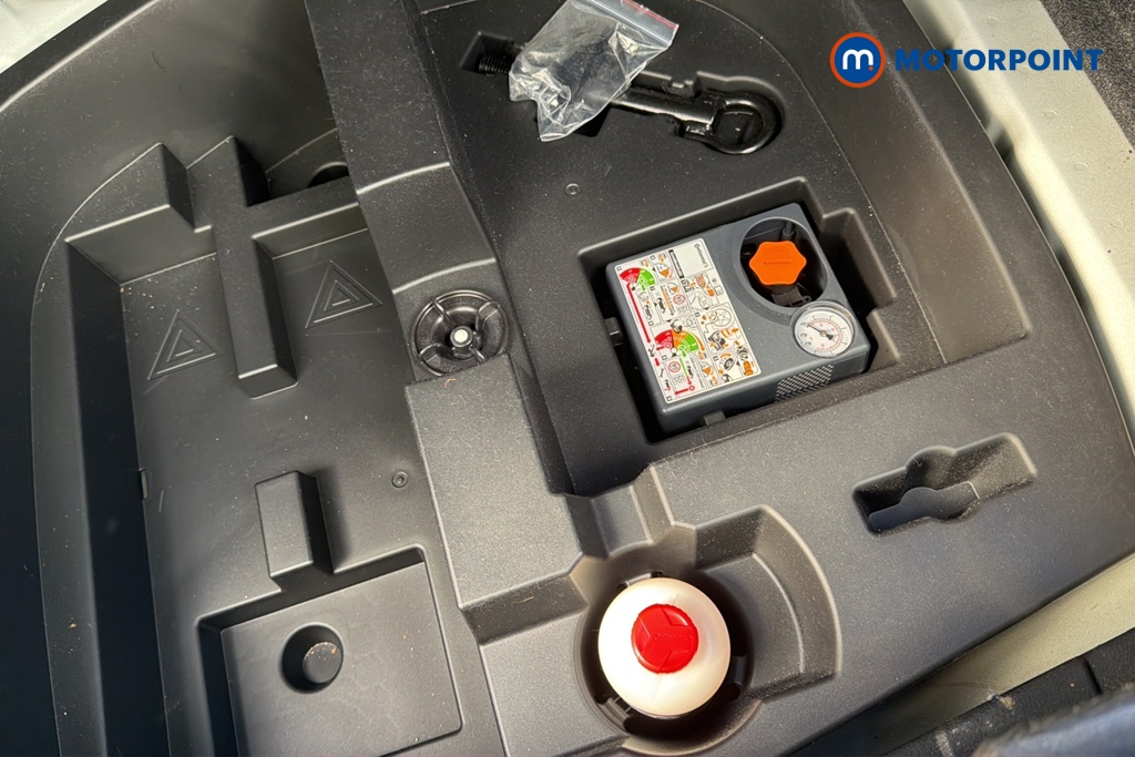 Nissan Juke N-Connecta Automatic Petrol SUV - Stock Number (1682255) - 33rd supplementary image