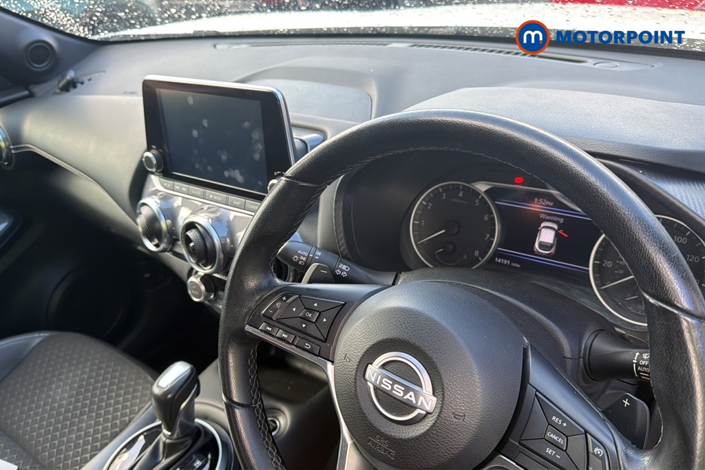 Nissan Juke N-Connecta Automatic Petrol SUV - Stock Number (1682255) - 1st supplementary image