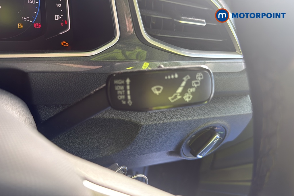 Volkswagen T-Roc Style Manual Petrol SUV - Stock Number (1682665) - 6th supplementary image