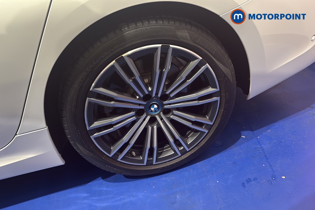 BMW 3 Series M Sport Automatic Petrol Plug-In Hybrid Estate - Stock Number (1683318) - 45th supplementary image