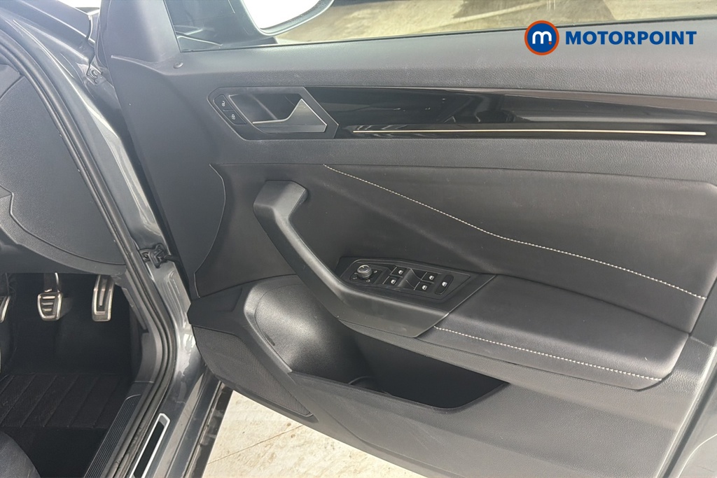 Volkswagen T-Roc R-Line Manual Petrol SUV - Stock Number (1684237) - 18th supplementary image