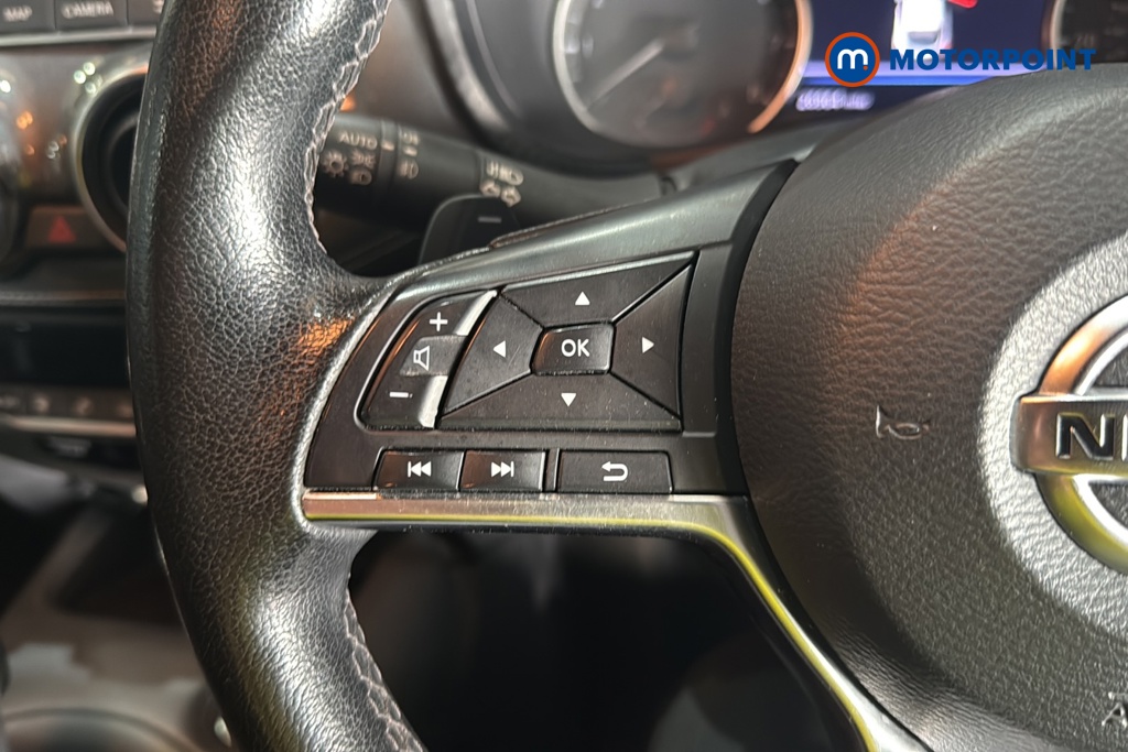 Nissan Juke N-Connecta Automatic Petrol SUV - Stock Number (1645318) - 4th supplementary image