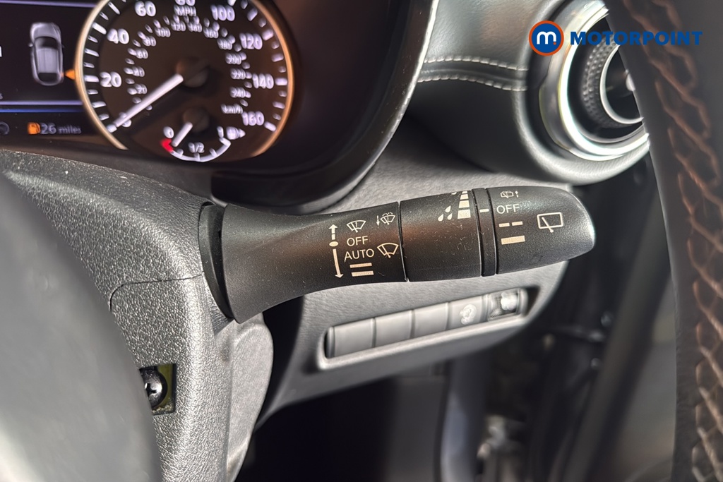 Nissan Juke N-Connecta Automatic Petrol SUV - Stock Number (1645318) - 6th supplementary image