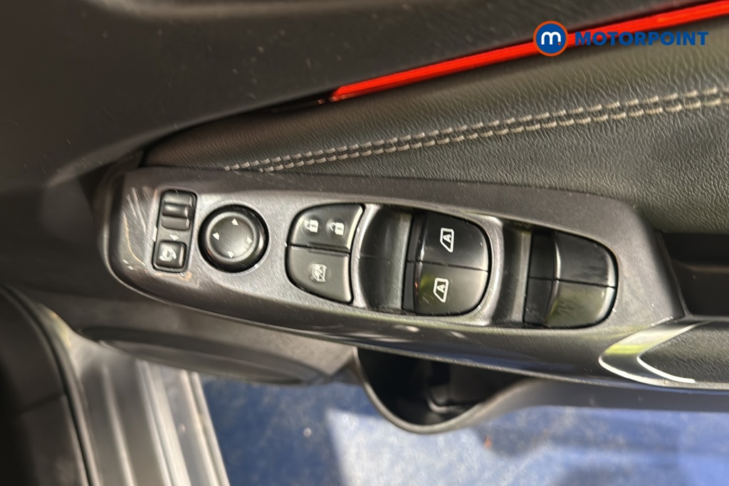 Nissan Juke N-Connecta Automatic Petrol SUV - Stock Number (1645318) - 19th supplementary image