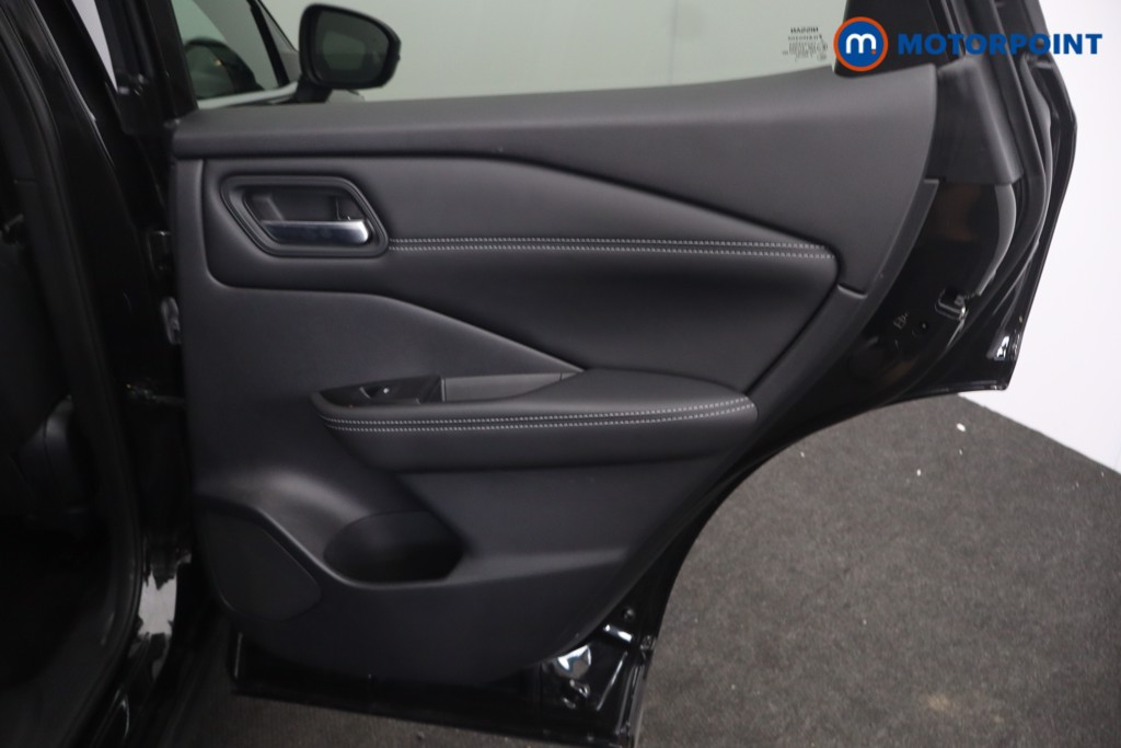 Nissan Qashqai N-Connecta Automatic Petrol SUV - Stock Number (1680465) - 23rd supplementary image