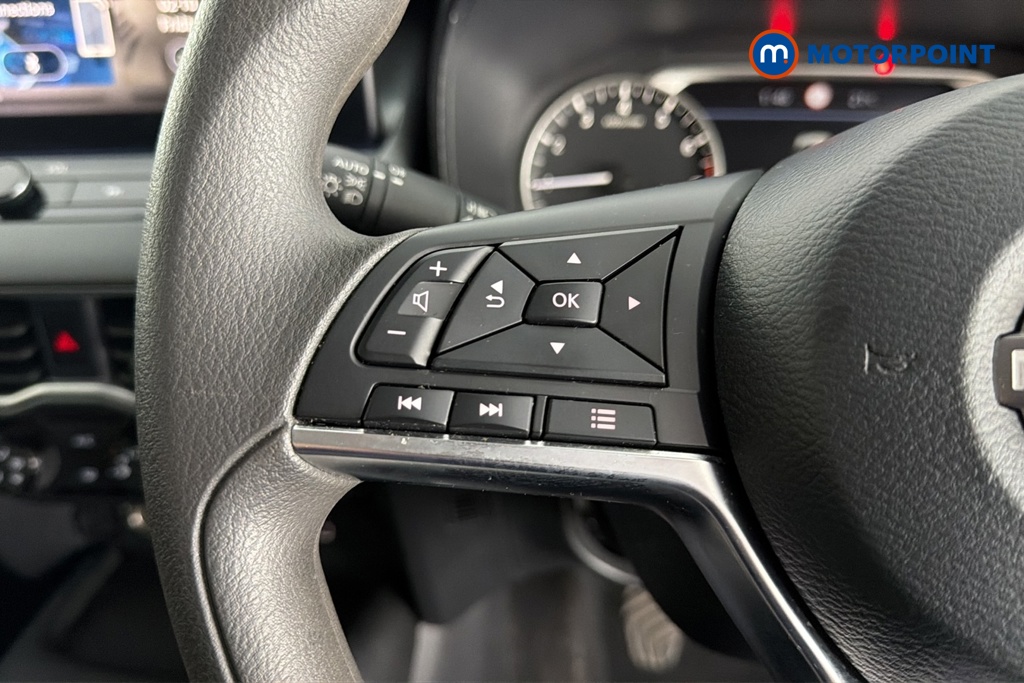 Nissan Juke Acenta Premium Manual Petrol SUV - Stock Number (1680525) - 4th supplementary image