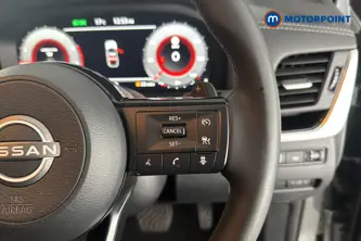 Nissan Qashqai N-Connecta Automatic Petrol SUV - Stock Number (1681539) - 3rd supplementary image