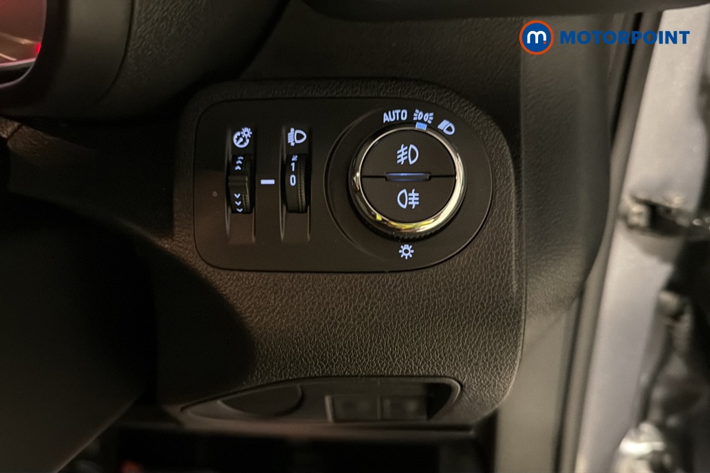 Vauxhall Combo Life Elite Automatic Diesel People Carrier - Stock Number (1671120) - 11th supplementary image