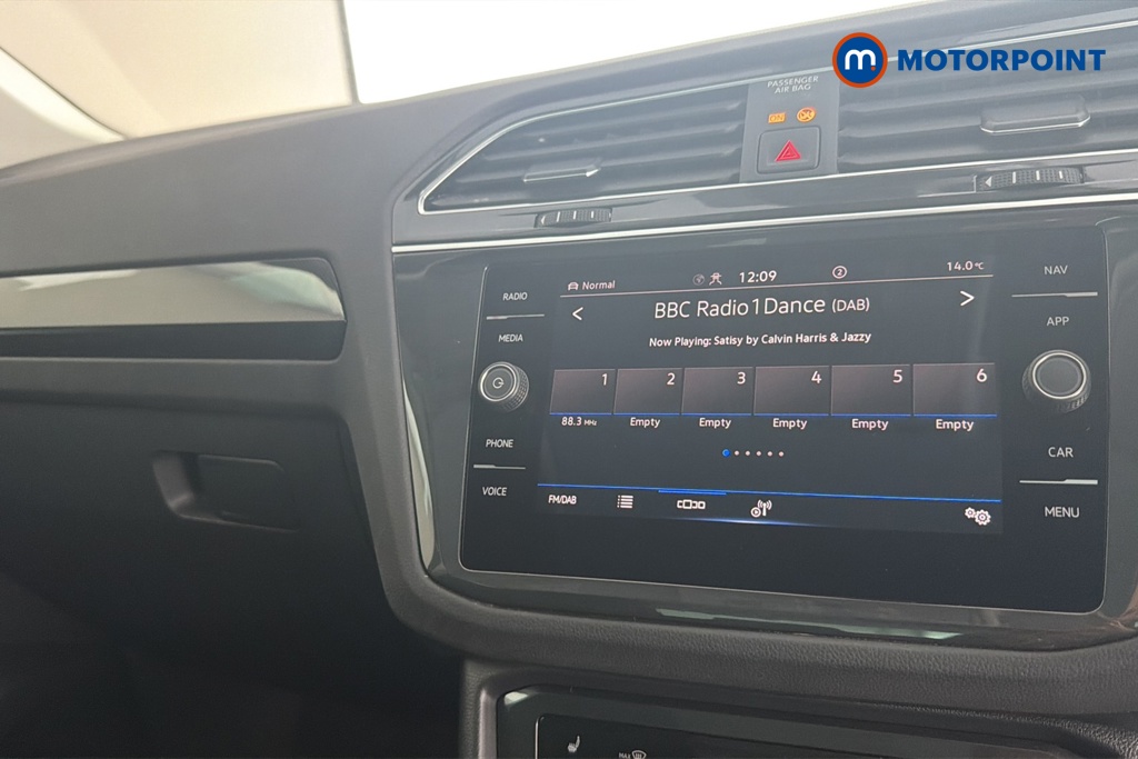Volkswagen Tiguan Elegance Automatic Petrol SUV - Stock Number (1681615) - 8th supplementary image
