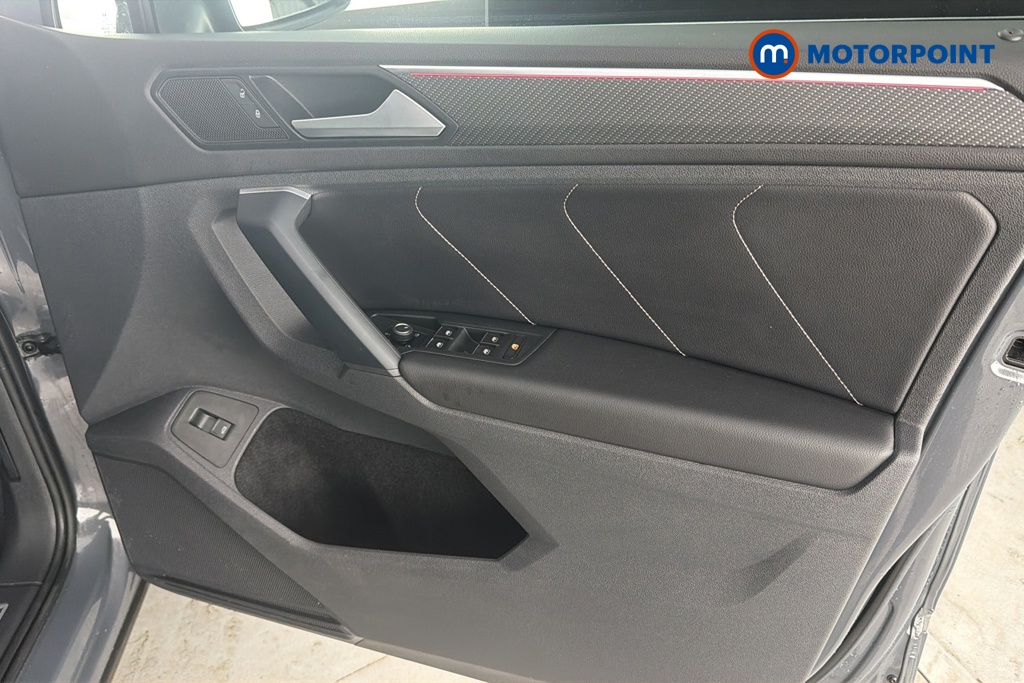 Volkswagen Tiguan R-Line Automatic Diesel SUV - Stock Number (1685309) - 18th supplementary image