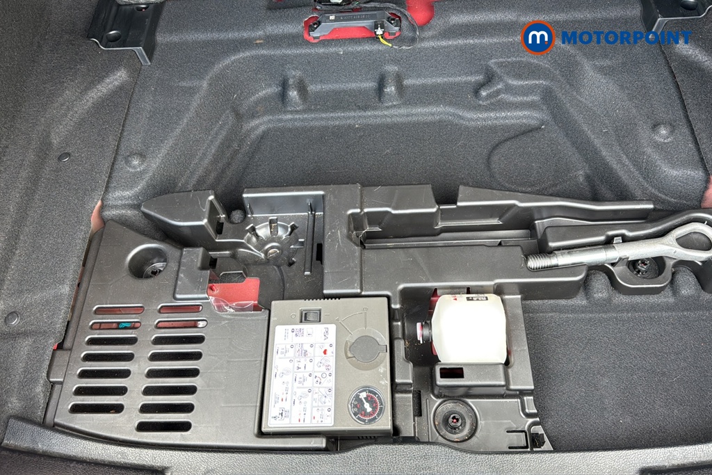Mercedes-Benz A Class Amg Line Executive Edition Automatic Petrol Hatchback - Stock Number (1683715) - 33rd supplementary image