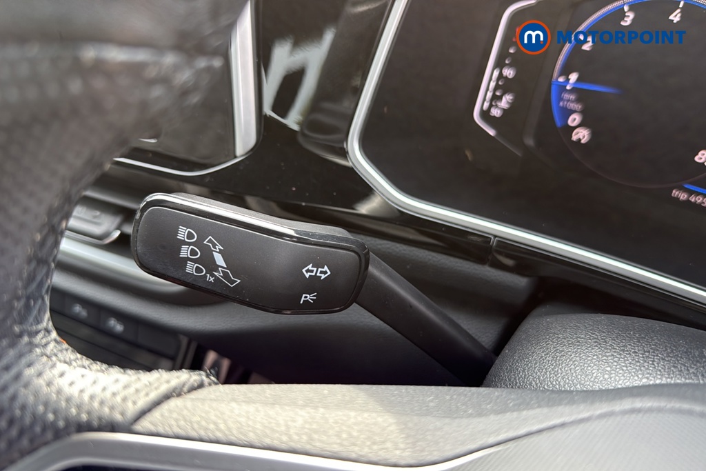 Volkswagen T-Roc R-Line Manual Petrol SUV - Stock Number (1684663) - 5th supplementary image