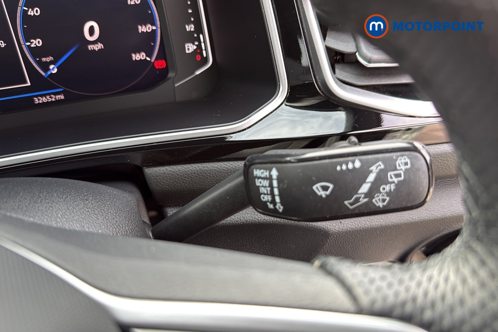 Volkswagen T-Roc R-Line Manual Petrol SUV - Stock Number (1684663) - 6th supplementary image