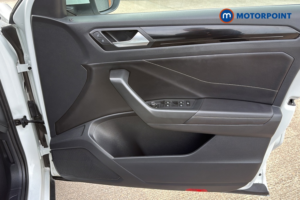 Volkswagen T-Roc R-Line Manual Petrol SUV - Stock Number (1684663) - 18th supplementary image