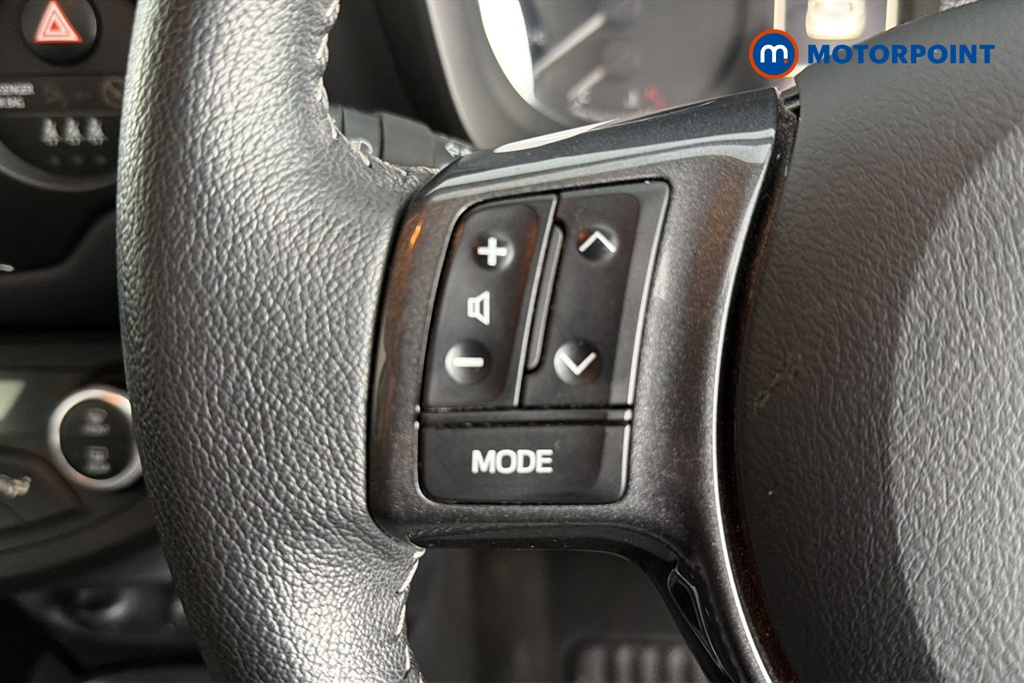 Toyota Yaris Y20 Automatic Petrol-Electric Hybrid Hatchback - Stock Number (1672375) - 4th supplementary image