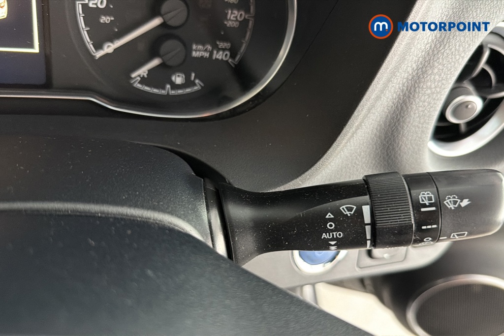 Toyota Yaris Y20 Automatic Petrol-Electric Hybrid Hatchback - Stock Number (1672375) - 6th supplementary image
