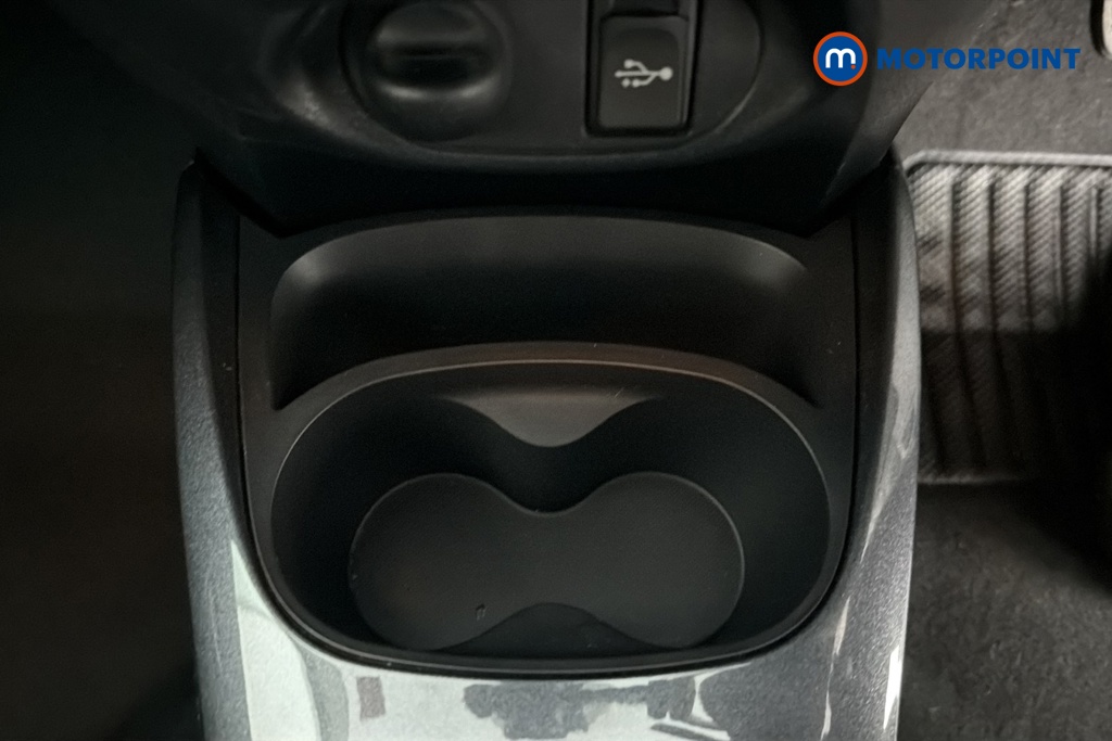 Toyota Yaris Y20 Automatic Petrol-Electric Hybrid Hatchback - Stock Number (1672375) - 16th supplementary image