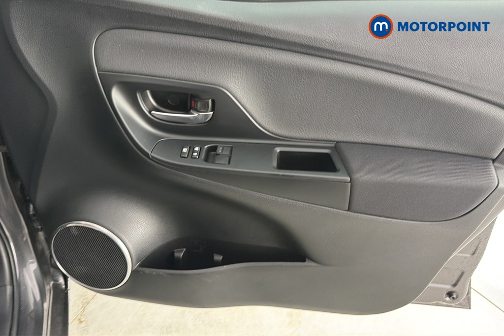 Toyota Yaris Y20 Automatic Petrol-Electric Hybrid Hatchback - Stock Number (1672375) - 18th supplementary image
