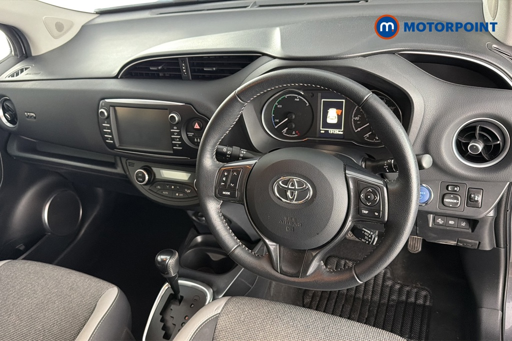 Toyota Yaris Y20 Automatic Petrol-Electric Hybrid Hatchback - Stock Number (1672375) - 1st supplementary image
