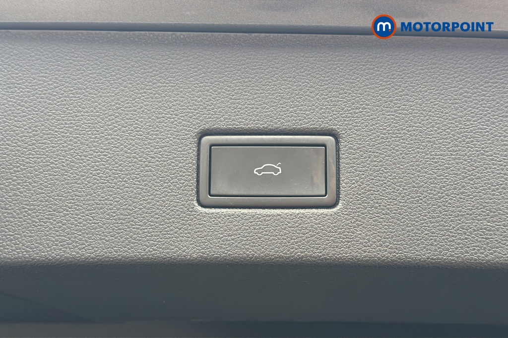 Volkswagen T-Roc Active Manual Petrol SUV - Stock Number (1649355) - 35th supplementary image