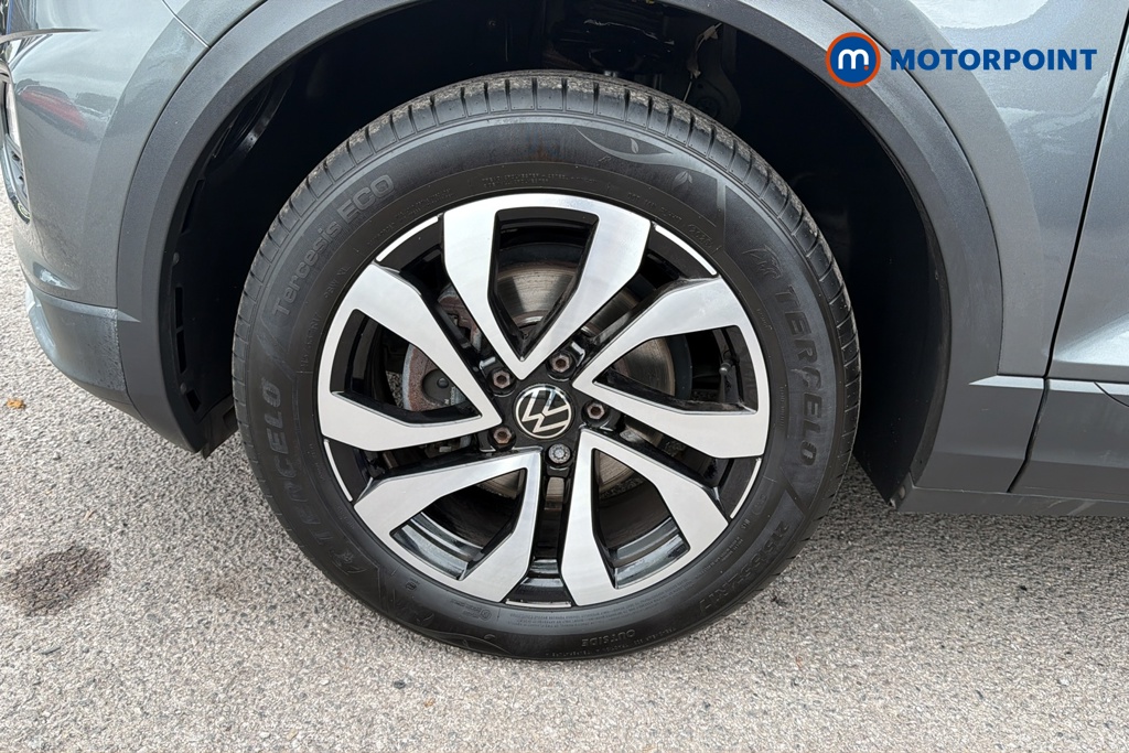 Volkswagen T-Roc Active Manual Petrol SUV - Stock Number (1649355) - 44th supplementary image