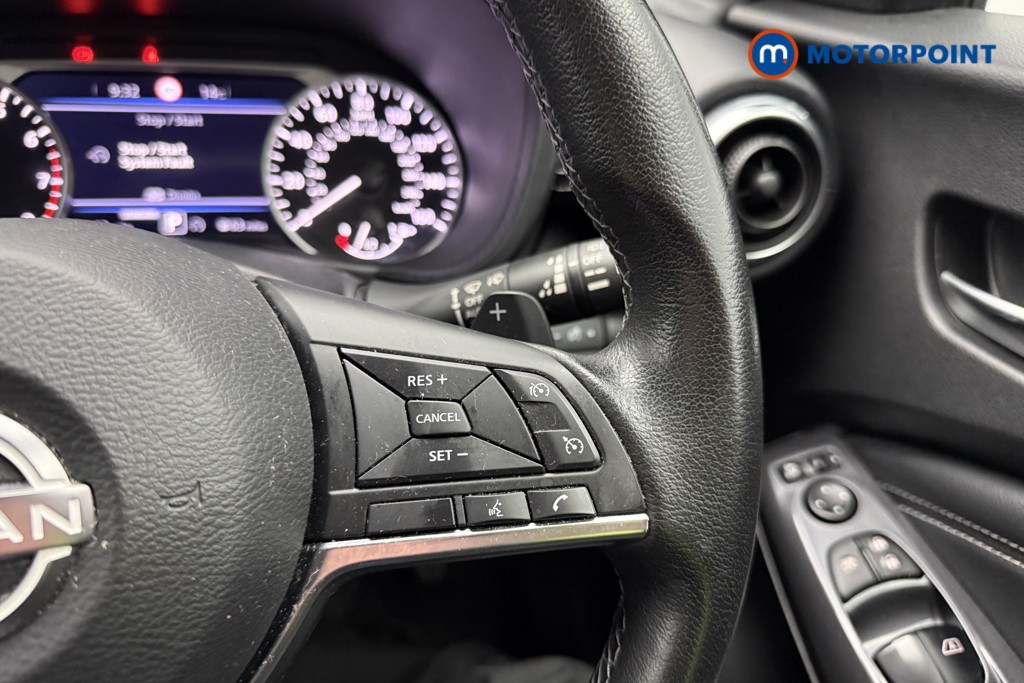 Nissan Juke N-Connecta Automatic Petrol SUV - Stock Number (1658695) - 9th supplementary image