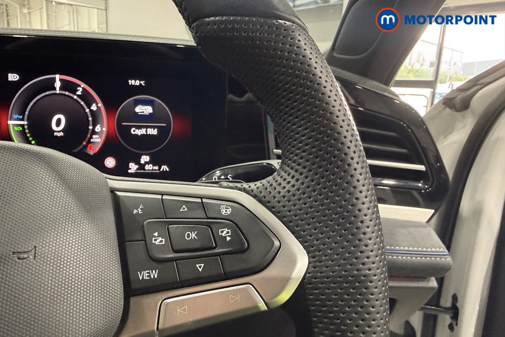 Volkswagen Passat R-Line Automatic Petrol Plug-In Hybrid Estate - Stock Number (1672191) - 4th supplementary image