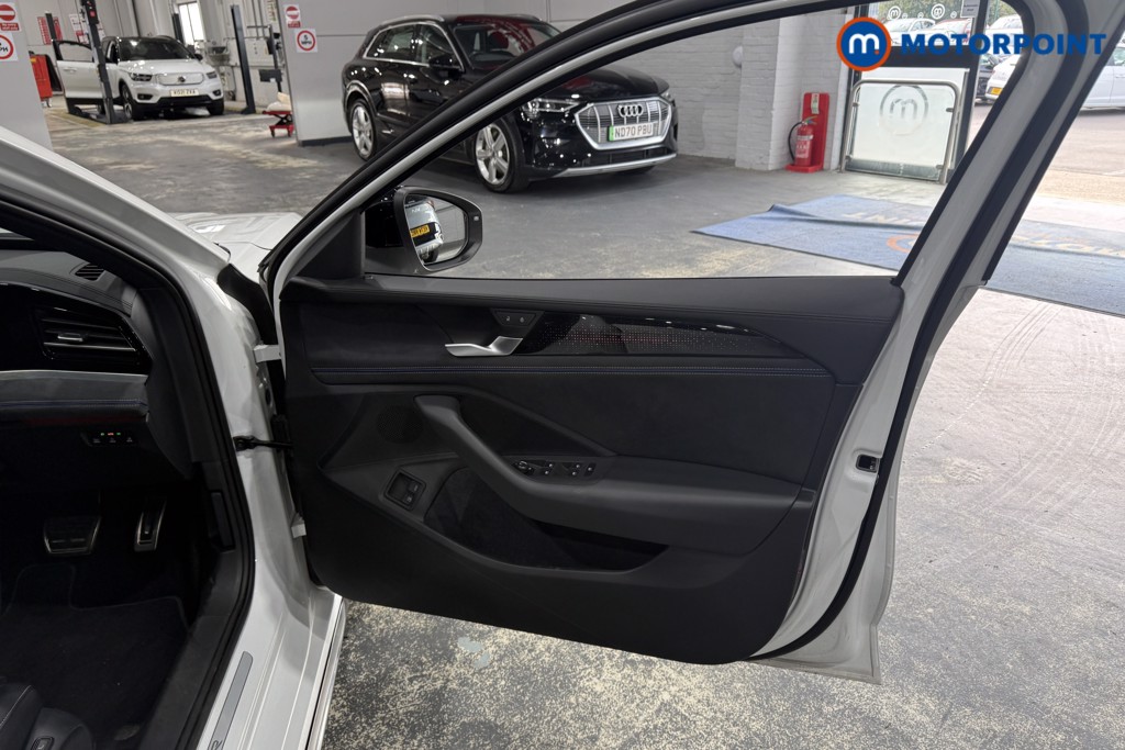 Volkswagen Passat R-Line Automatic Petrol Plug-In Hybrid Estate - Stock Number (1672191) - 13th supplementary image