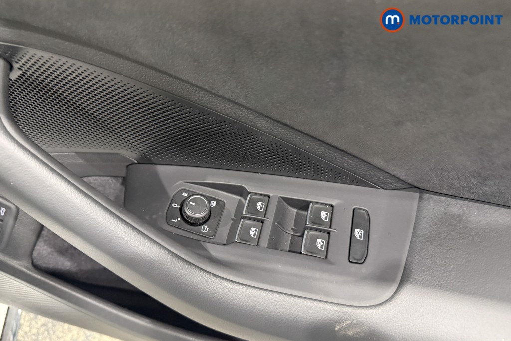 Volkswagen Passat R-Line Automatic Petrol Plug-In Hybrid Estate - Stock Number (1672191) - 14th supplementary image