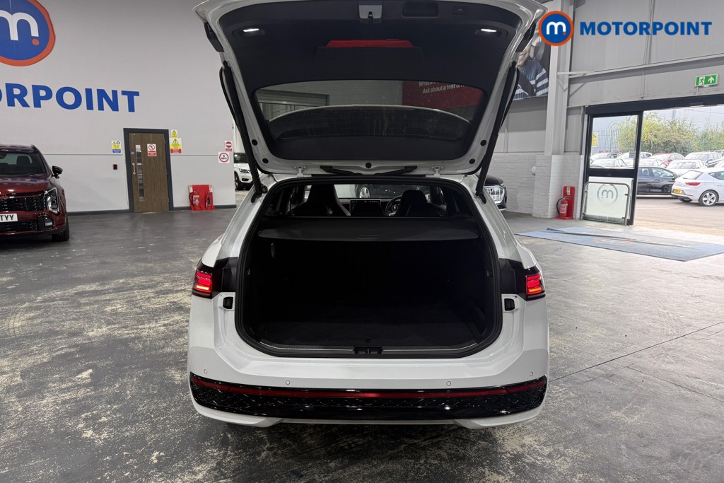 Volkswagen Passat R-Line Automatic Petrol Plug-In Hybrid Estate - Stock Number (1672191) - 22nd supplementary image